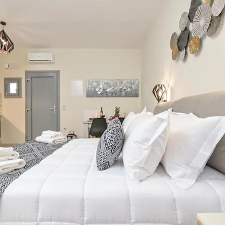 Hermes Luxury - Naxos Center Апартаменты *